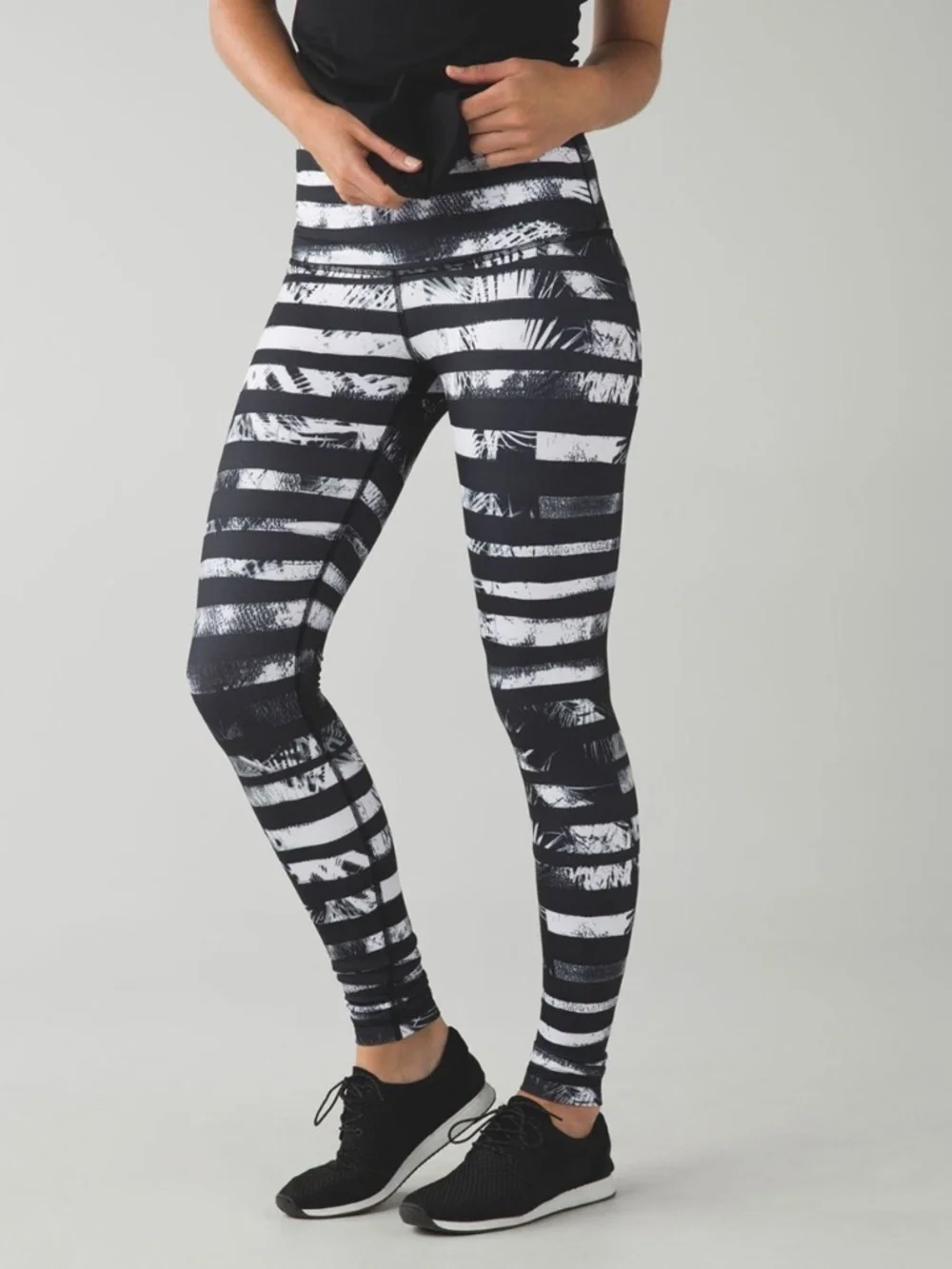 Lululemon Wunder Under Roll Down in Shady Palms Size 8